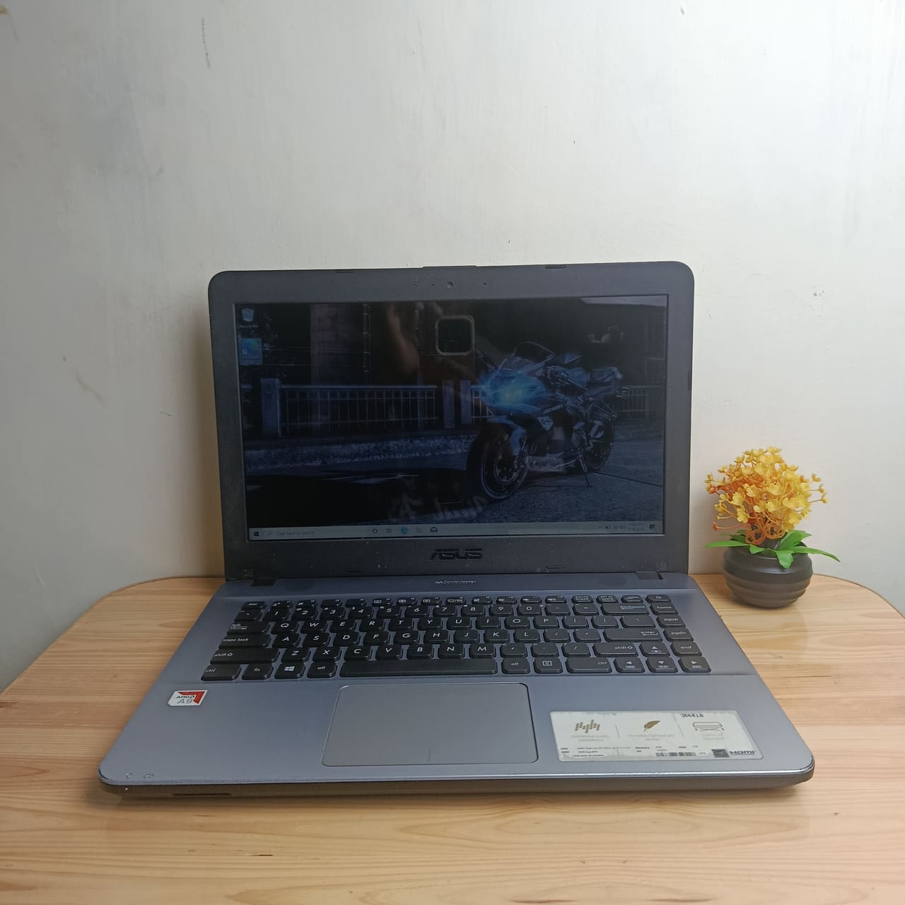 Asus X441BA AMD A9 9425 RAM 8 SSD 128 HDD 500gb