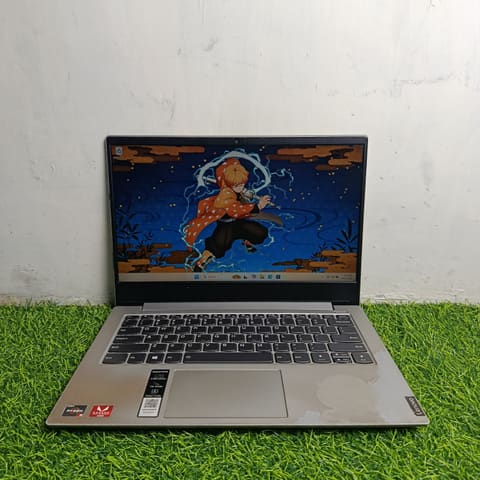 LENOVO 81NB 2005 AMD RYZEN 5-3500U RAM 8 SSD 512 GB